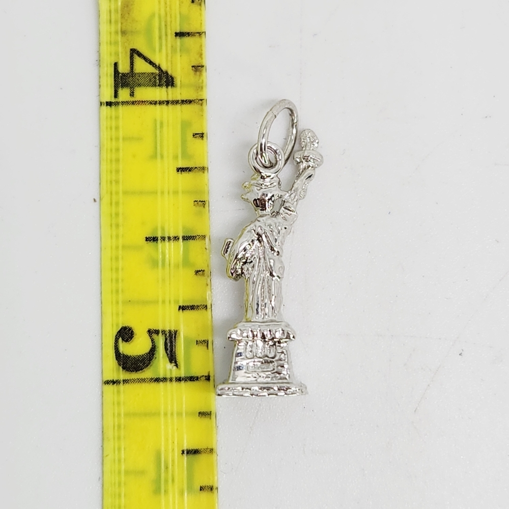 Vintage Sterling Silver Statue of Liberty Charm Pendant NYC Souvenir Figural - Picture 5 of 5